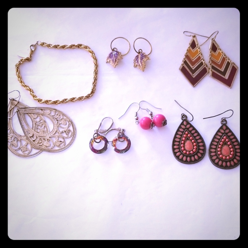 Lot of costume jewelry